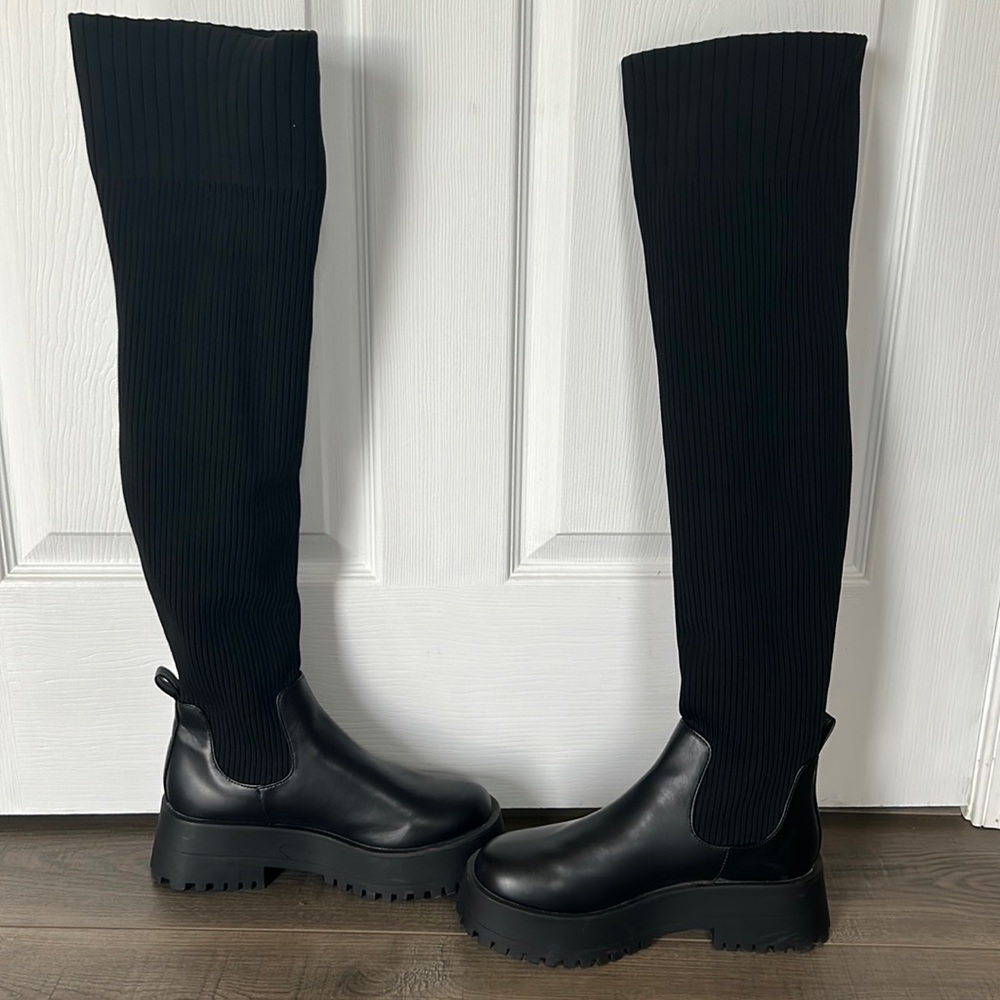 Scoop Over-the-Knee Knit Lug Sole Boots. Size 8M. Never worn like new condition